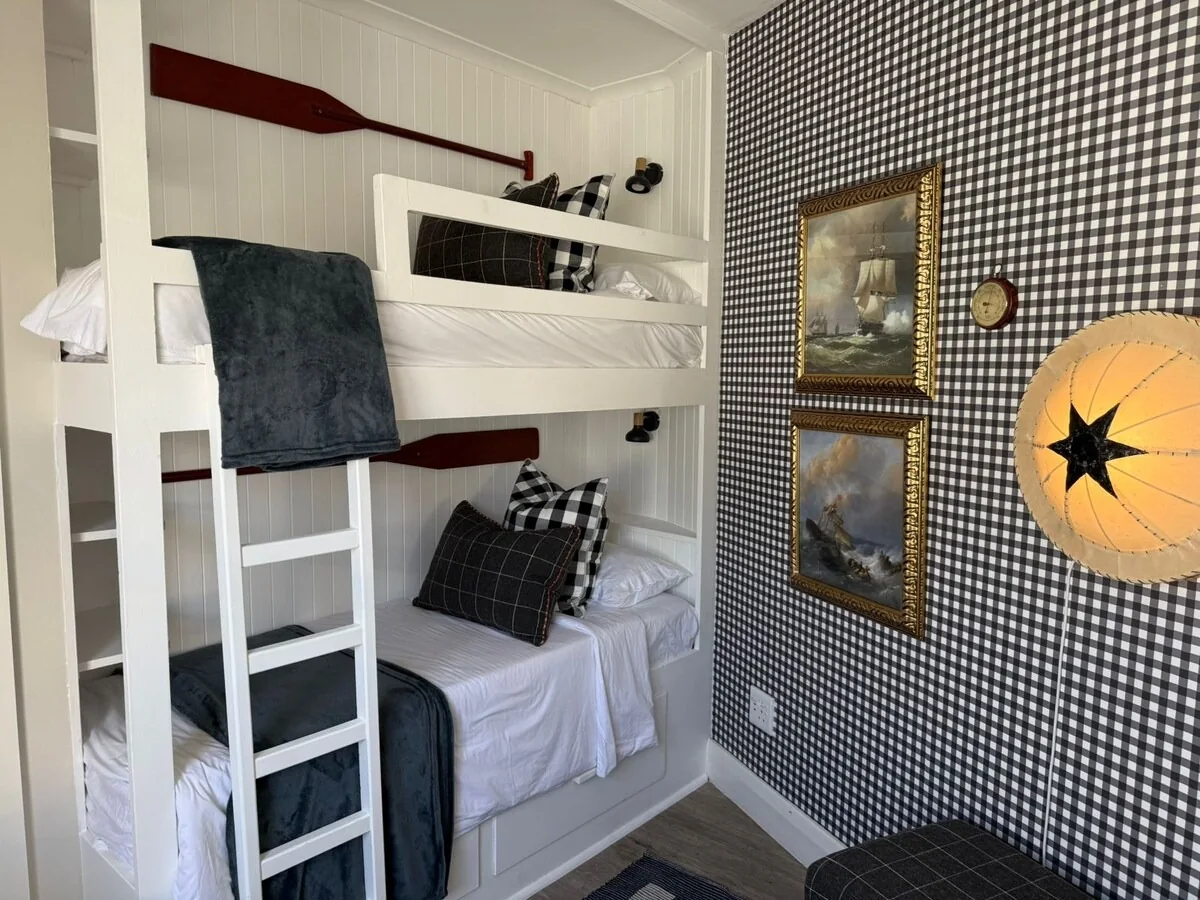 Children's bunk bedroom at Bungalow 69
