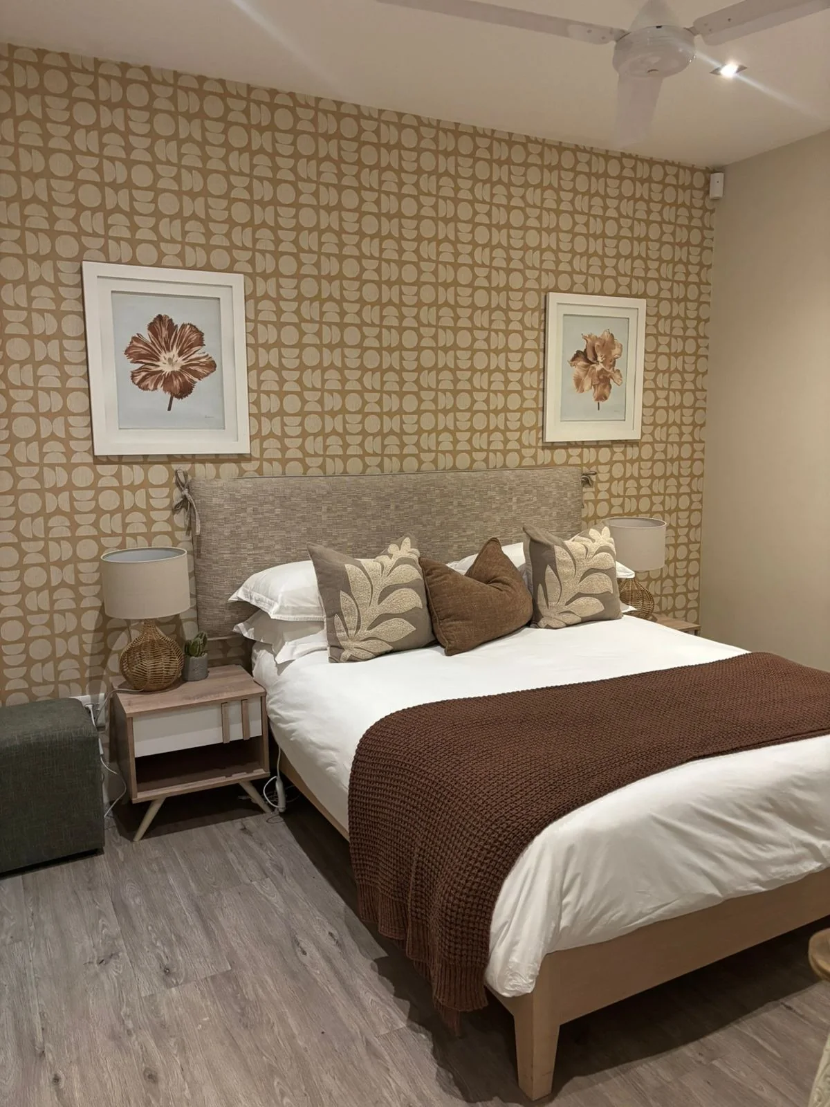 Double bedroom with a patterned feature wall