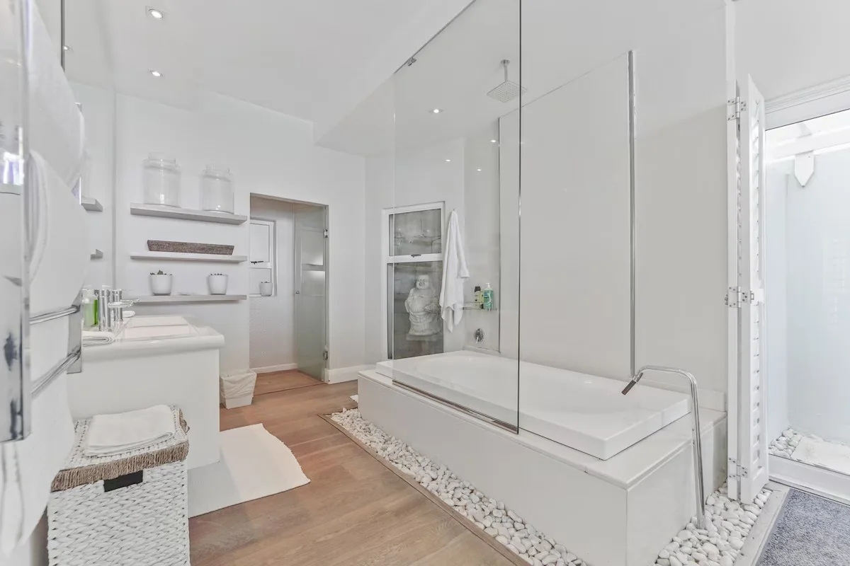 Spacious white bathroom at Bungalow 69
